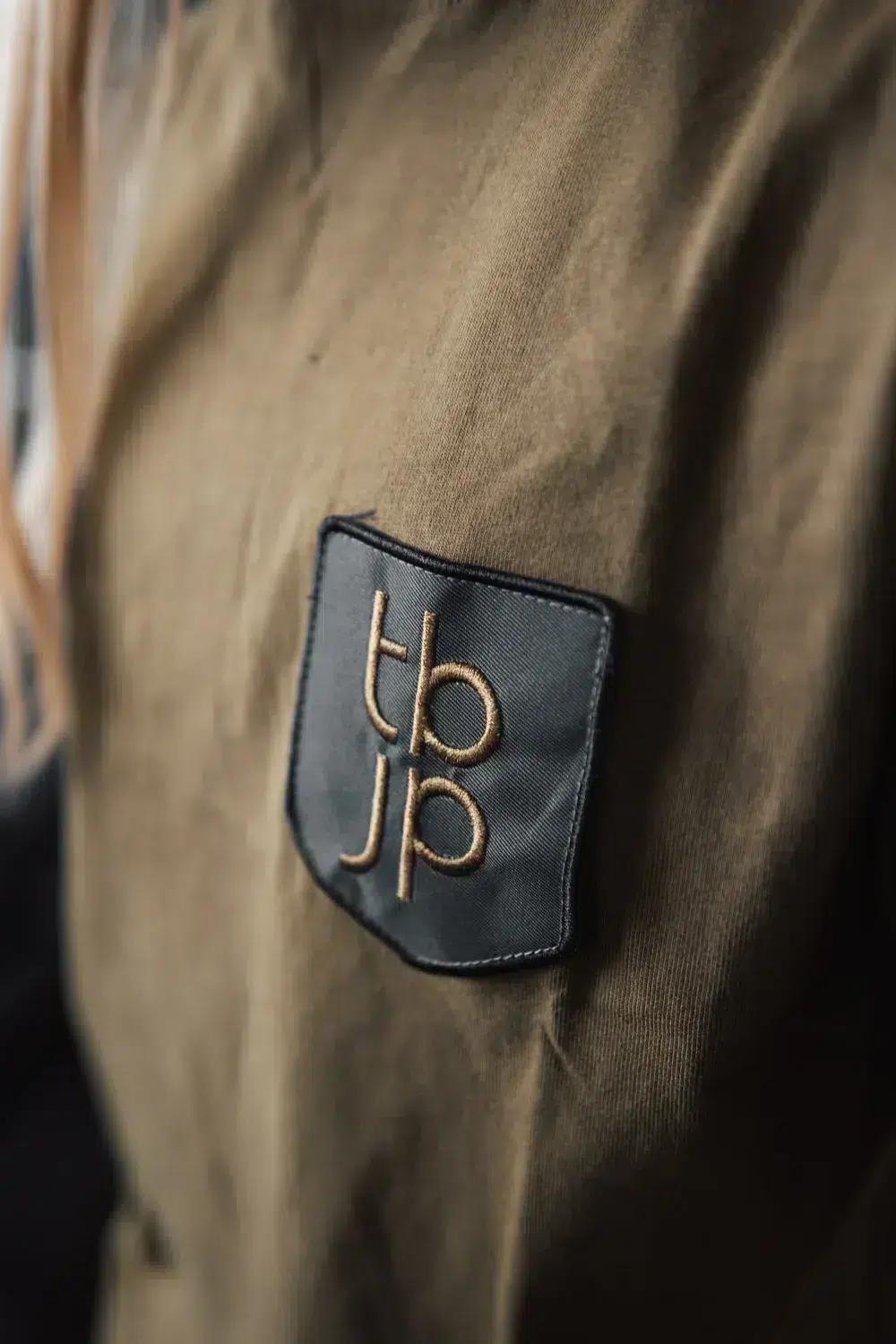 T-shirt - The Shield Tshirt in Olive - Image 4